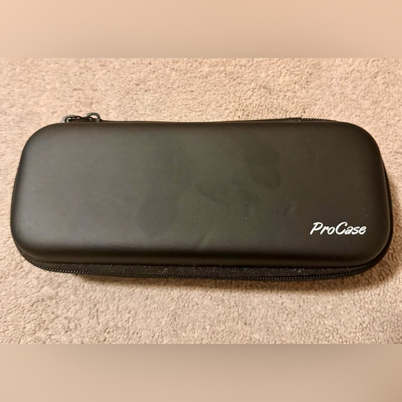 New:Pencil case, vegan leather, two compartments, black. Line yarn for carrying. - Picture 1 of 6